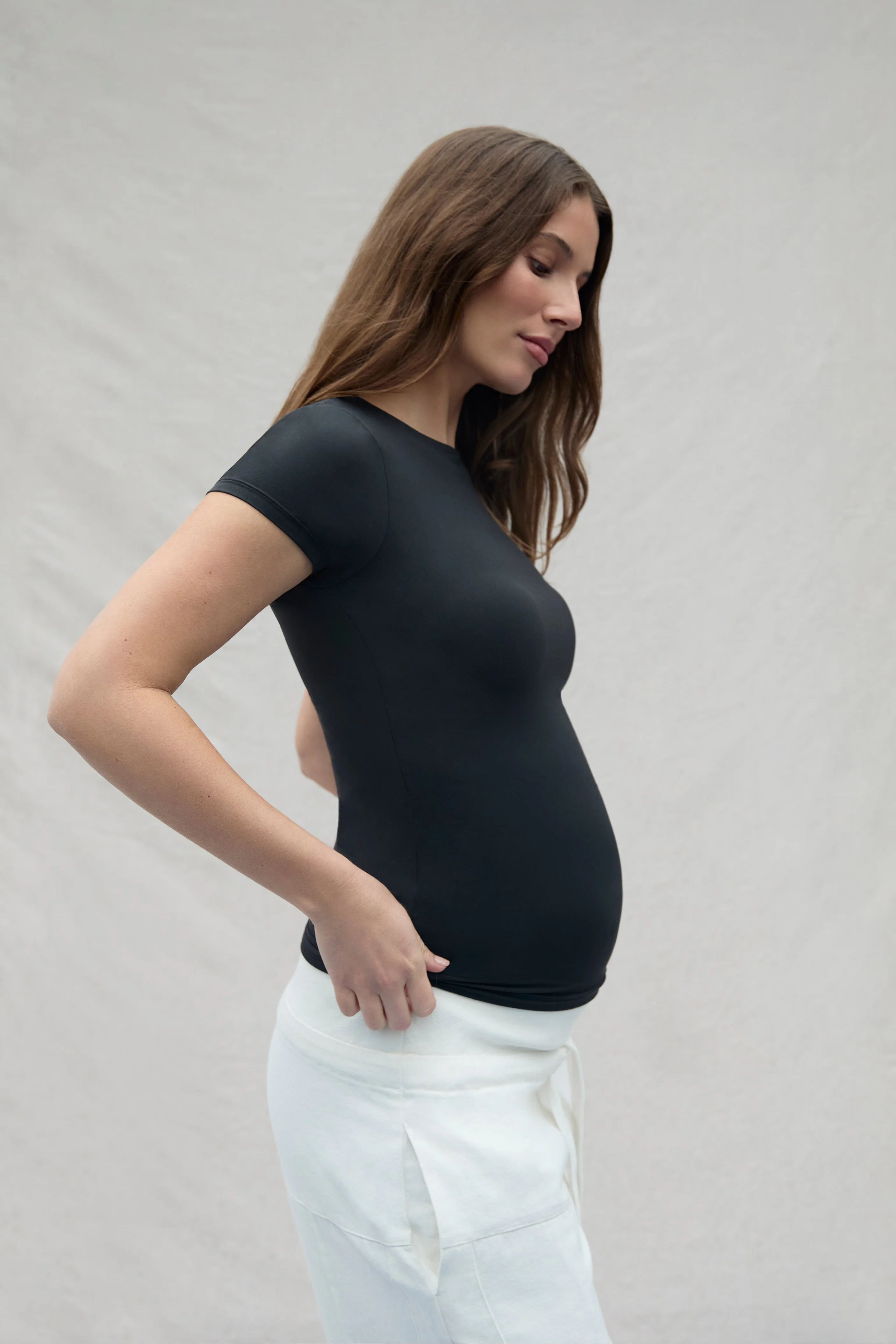 Redefining Pregnancy with Effortless Style