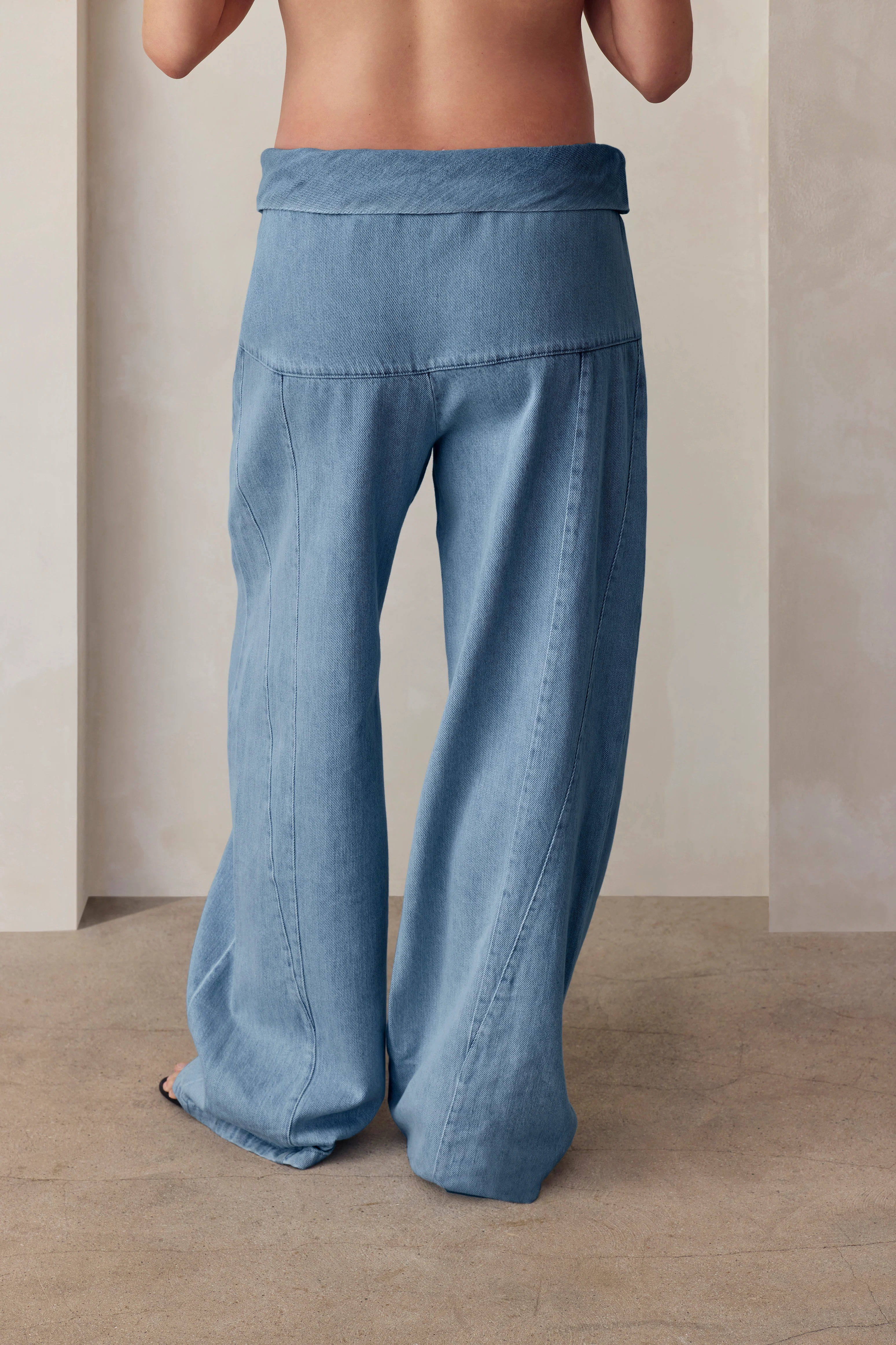 The Relaxed Denim Jean - Image 16