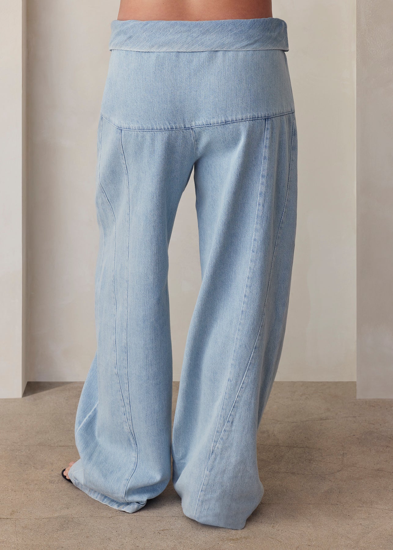 The Relaxed Denim Jean - Image 7